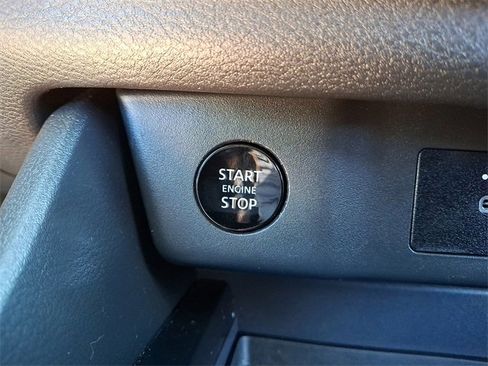 Used 2024 Nissan Rogue SV image 24