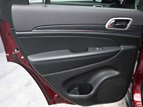 Used 2022 Jeep Grand Cherokee Limited image 18