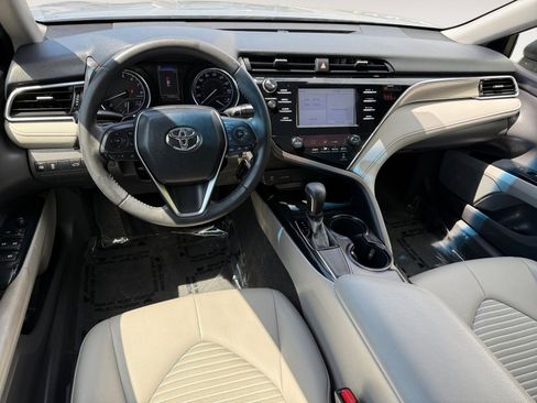 Used 2018 Toyota Camry SE w/ Moonroof Package FWD image 15
