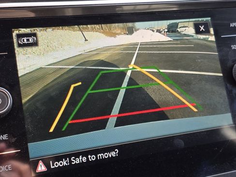 Used 2024 Volkswagen Tiguan SE image 4