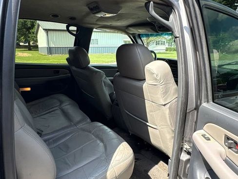 Used 2002 Chevrolet Suburban LT RWD image 13