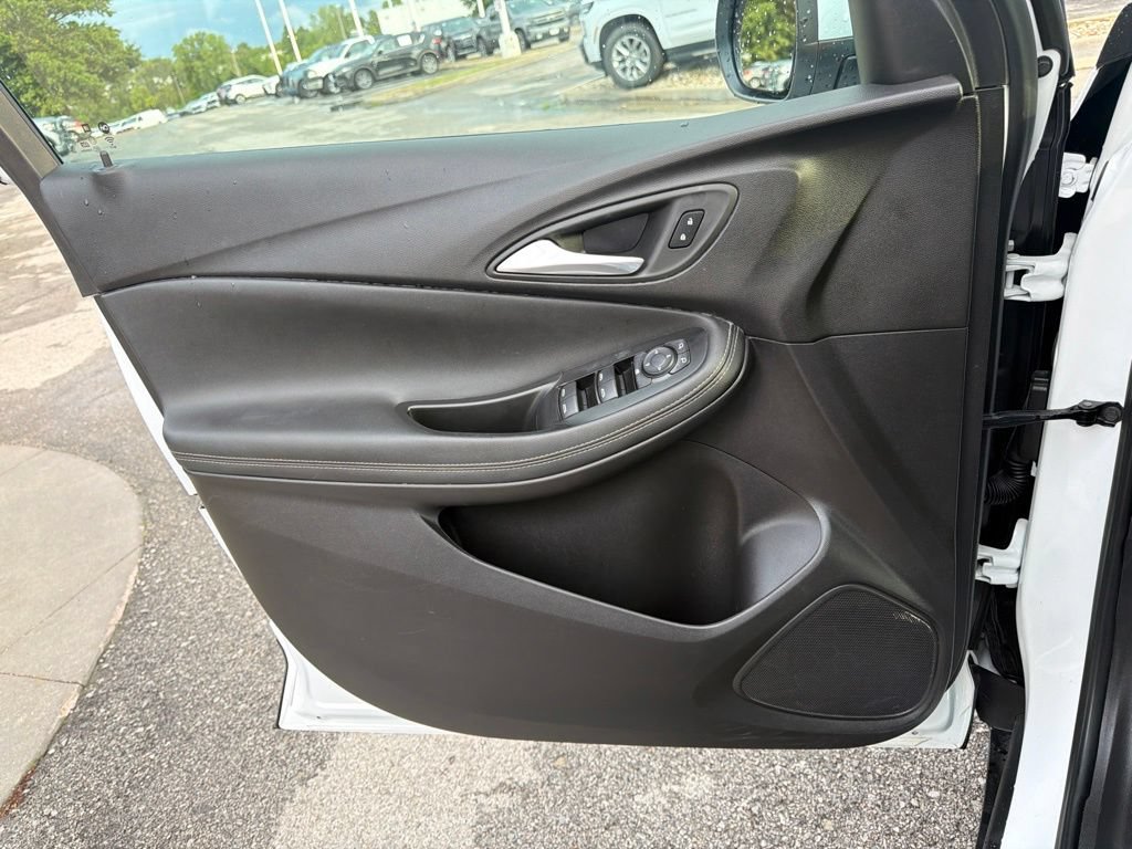 Used 2025 Buick Encore GX Preferred AWD/4WD image 29