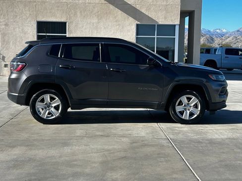 Used 2022 Jeep Compass Latitude image 9