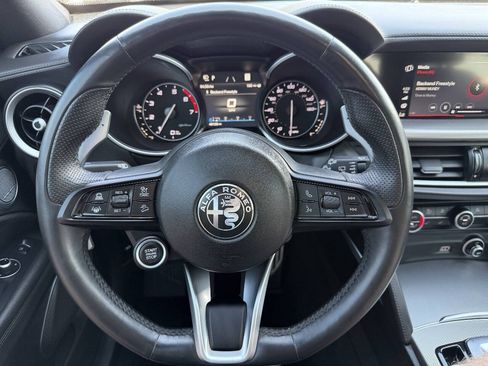 Used 2022 Alfa Romeo Stelvio Veloce AWD/4WD image 22