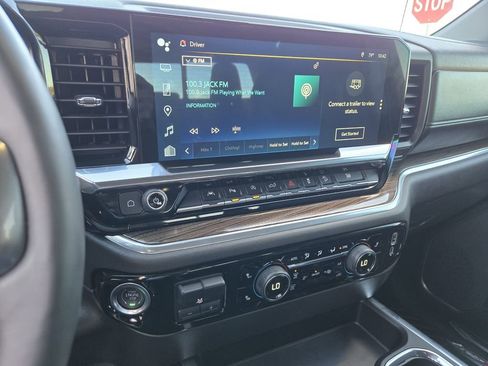 Used 2025 Chevrolet Silverado 1500 LT Trail Boss w/ Convenience Package II image 17