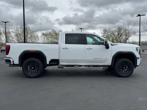 Used 2025 GMC Sierra 3500 Denali image 8