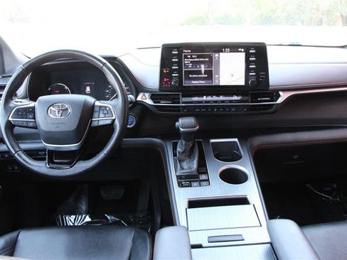 Used 2021 Toyota Sienna XSE AWD/4WD image 15