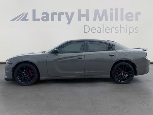 Used 2017 Dodge Charger SE w/ Blacktop Package image 2