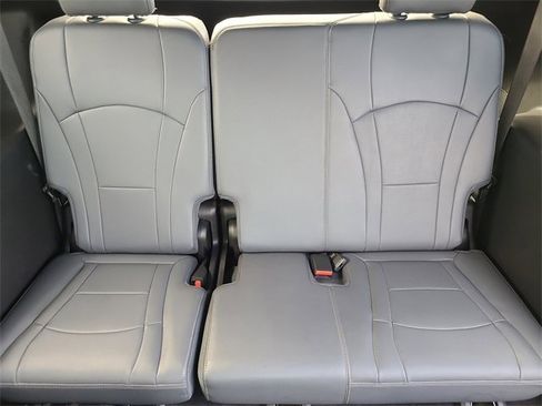 Used 2022 Buick Enclave Essence image 34