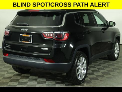Used 2023 Jeep Compass Latitude AWD/4WD image 9