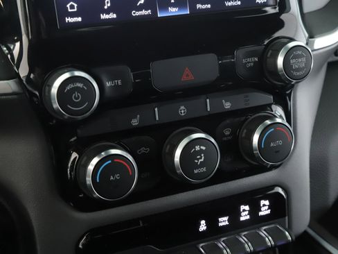 Used 2022 RAM 1500 Big Horn AWD/4WD image 14