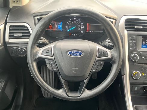 Used 2018 Ford Fusion SE FWD image 9