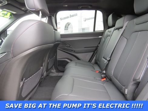 Used 2025 Jeep Wagoneer S Limited AWD/4WD image 12
