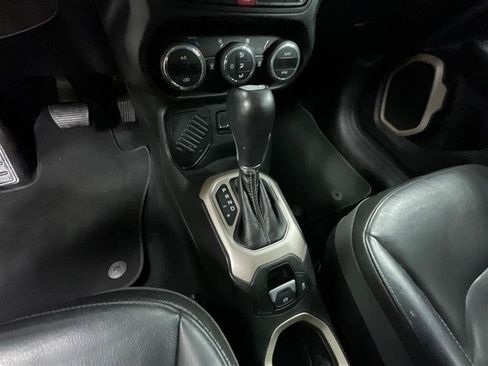 Used 2016 Jeep Renegade Limited FWD image 15