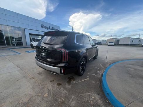 Used 2023 Kia Telluride EX w/ EX Captain's Chair Package FWD image 7