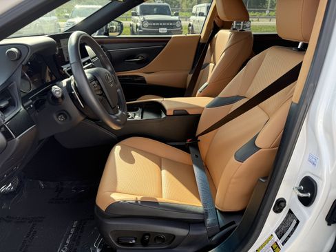 Used 2025 Lexus ES 350 w/ Premium Package FWD image 13