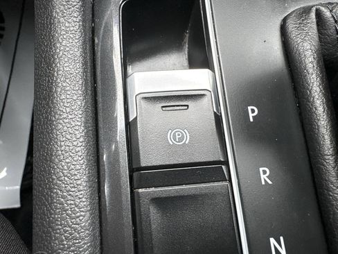 Used 2021 Volkswagen Tiguan S FWD image 5