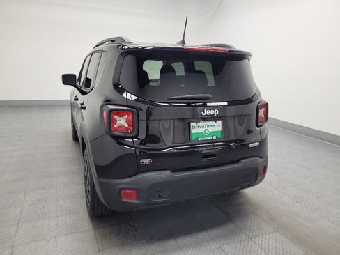 Used 2021 Jeep Renegade Latitude FWD image 6
