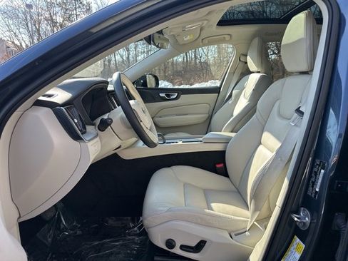 Certified 2023 Volvo XC60 B5 Plus w/ Protection Package Premier image 17