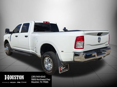 Used 2024 RAM 3500 Tradesman w/ Chrome Appearance Group AWD/4WD image 4
