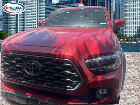 Used 2022 Toyota Tacoma TRD Off-Road w/ TRD Premium Off Road Package AWD/4WD image 2