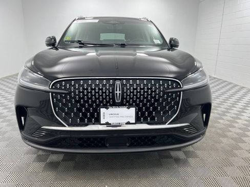 Used 2025 Lincoln Aviator AWD image 3