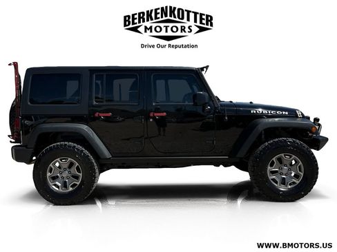 Used 2016 Jeep Wrangler Unlimited Rubicon w/ Connectivity Group AWD/4WD image 2