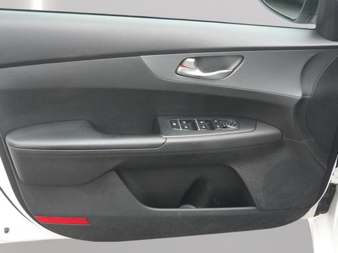 Used 2021 Kia Forte LXS FWD image 16