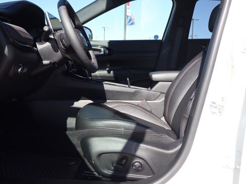 Used 2024 Jeep Compass Trailhawk w/ Trailhawk Convenience Group image 10