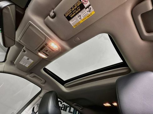 Used 2021 Toyota Highlander XLE FWD image 25