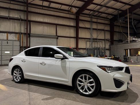 Used 2019 Acura ILX image 3
