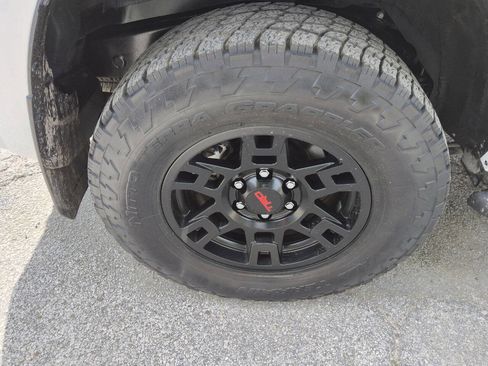 Used 2022 Toyota 4Runner SR5 Premium w/ Moonroof Package RWD image 32