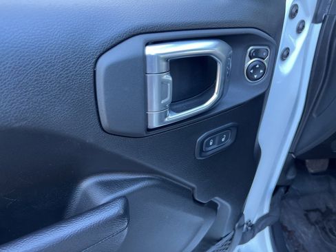 Used 2024 Jeep Wrangler Unlimited Rubicon image 28