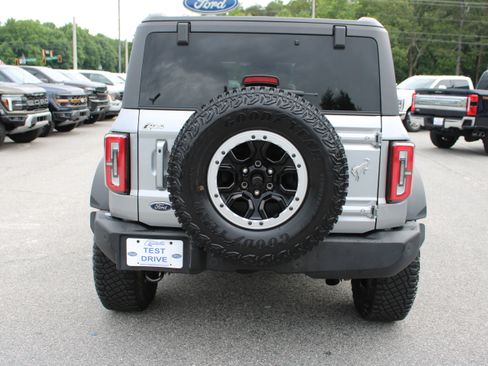Used 2023 Ford Bronco Outer Banks w/ Sasquatch Package AWD/4WD image 7