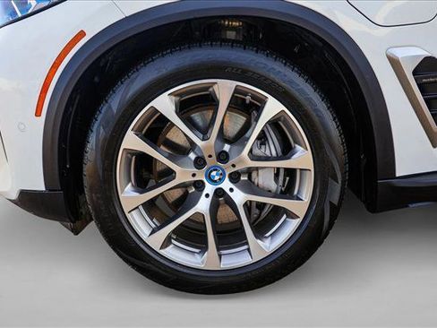 Used 2024 BMW X5 xDrive50e image 9