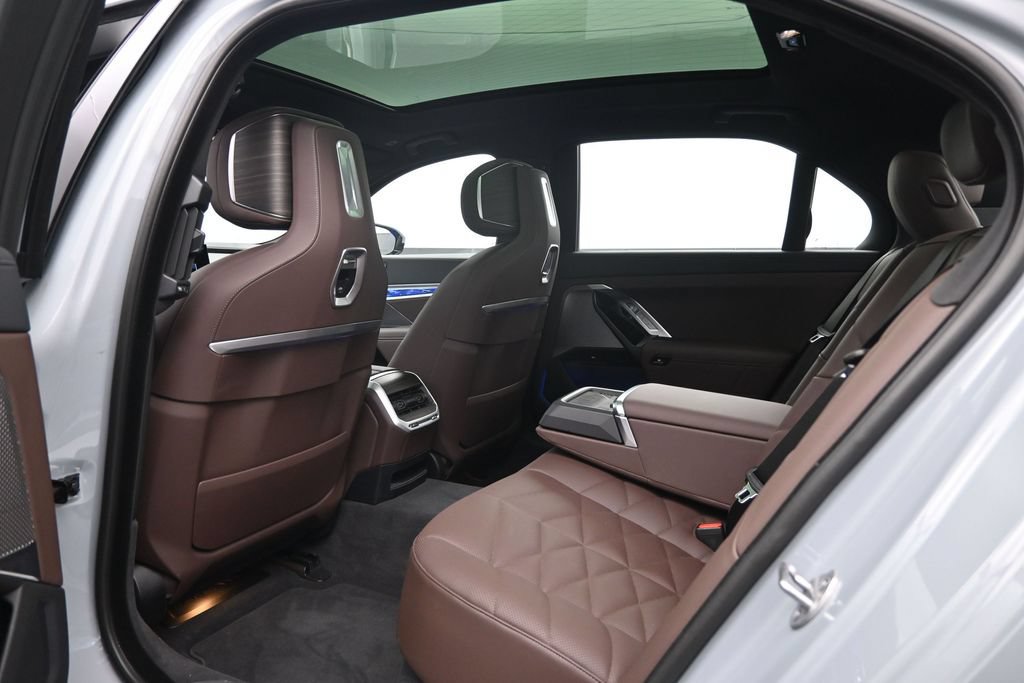 Used 2026 BMW 740i xDrive AWD/4WD image 23