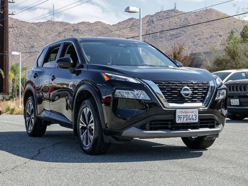 Used 2023 Nissan Rogue SV FWD image 2