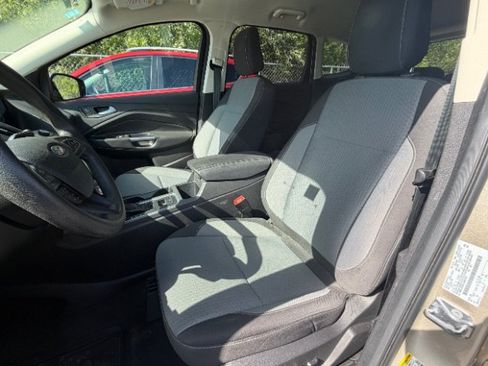 Used 2018 Ford Escape SE w/ SE Sync 3 Package FWD image 9