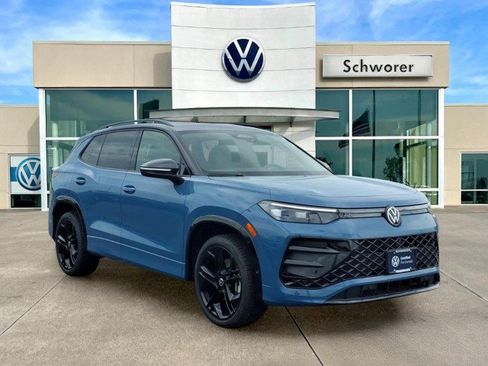 Certified 2025 Volkswagen Tiguan SE R-Line AWD/4WD image 4