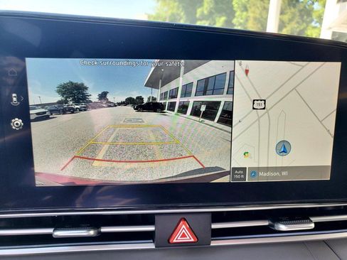 Used 2024 Hyundai Elantra SEL FWD image 11