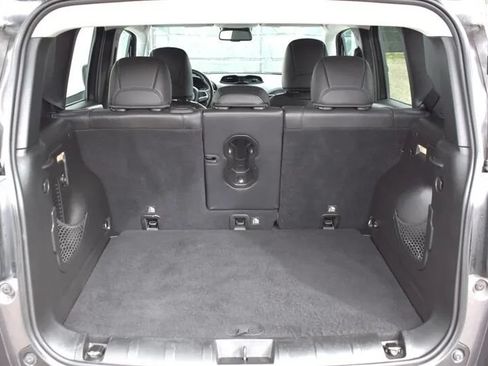 Used 2016 Jeep Renegade Trailhawk w/ Premium Trailhawk Package AWD/4WD image 29