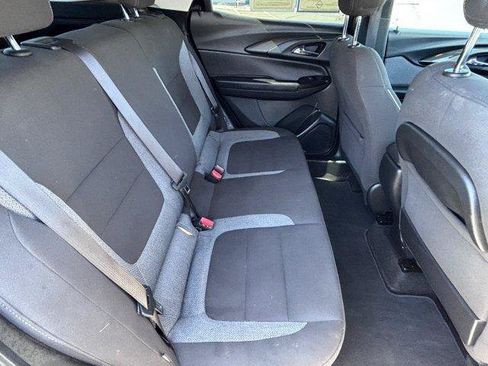 Used 2022 Chevrolet TrailBlazer LT w/ Confidence II Package FWD image 13