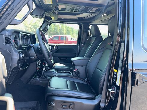 Used 2025 Jeep Gladiator Rubicon image 14