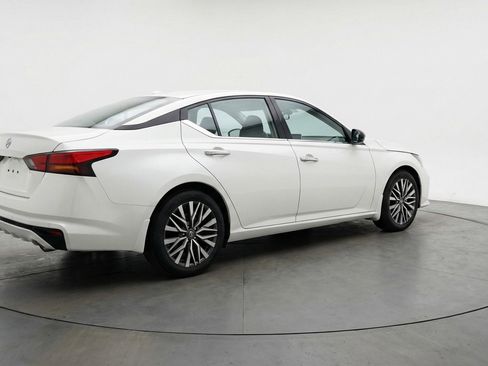 Used 2025 Nissan Altima 2.5 SV image 9