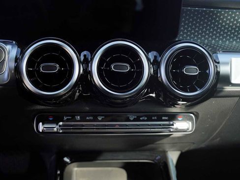 Used 2026 Mercedes-Benz GLB 250 4MATIC image 25