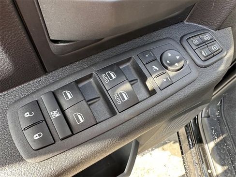 Used 2024 RAM 2500 Tradesman w/ Chrome Appearance Group image 30