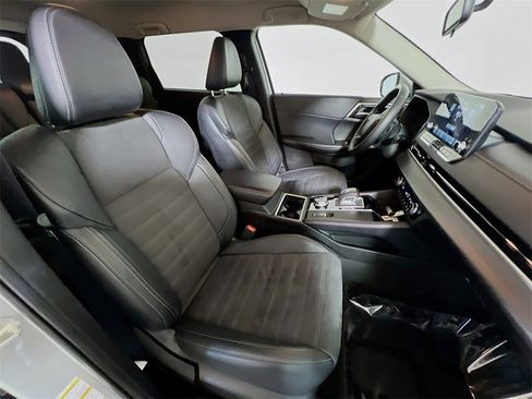 Used 2024 Mitsubishi Outlander SE image 26