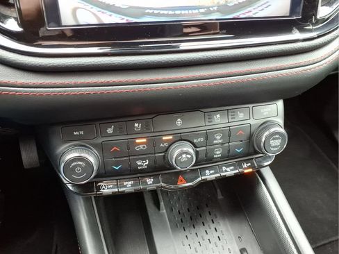 Used 2025 Dodge Durango GT AWD/4WD image 11