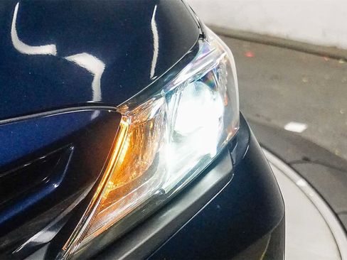 Used 2019 Toyota Camry SE image 7