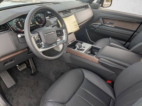 New 2025 Land Rover Range Rover Long Wheelbase SE image 3